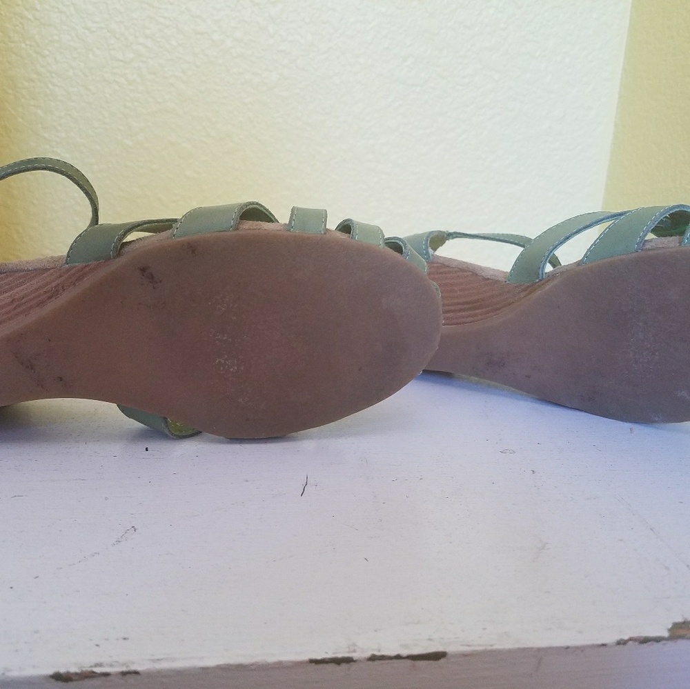 Green leather low wedge sandals - Picture 3 of 4
